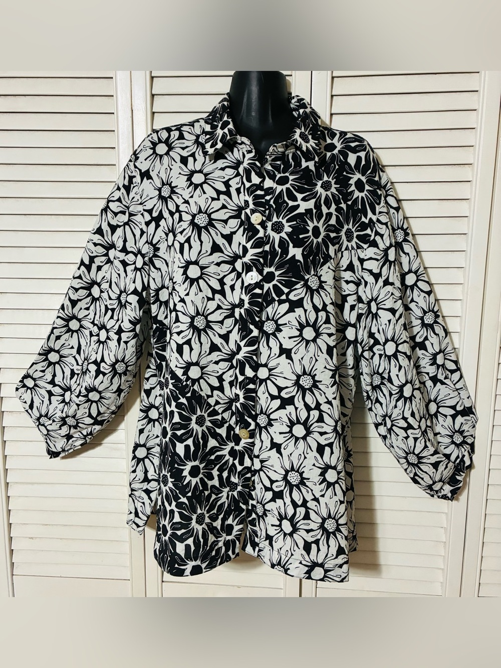 John Mark Med Black and White Floral button up blouse with full sleeves